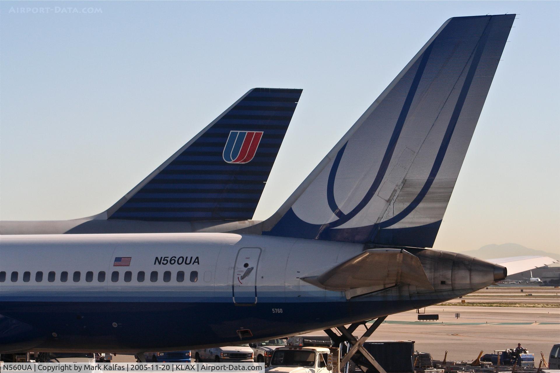 N560UA, 1992 Boeing 757-222 C/N 26660, United Airlines Boeing 757-222, N560UA at gate 77 KLAX.