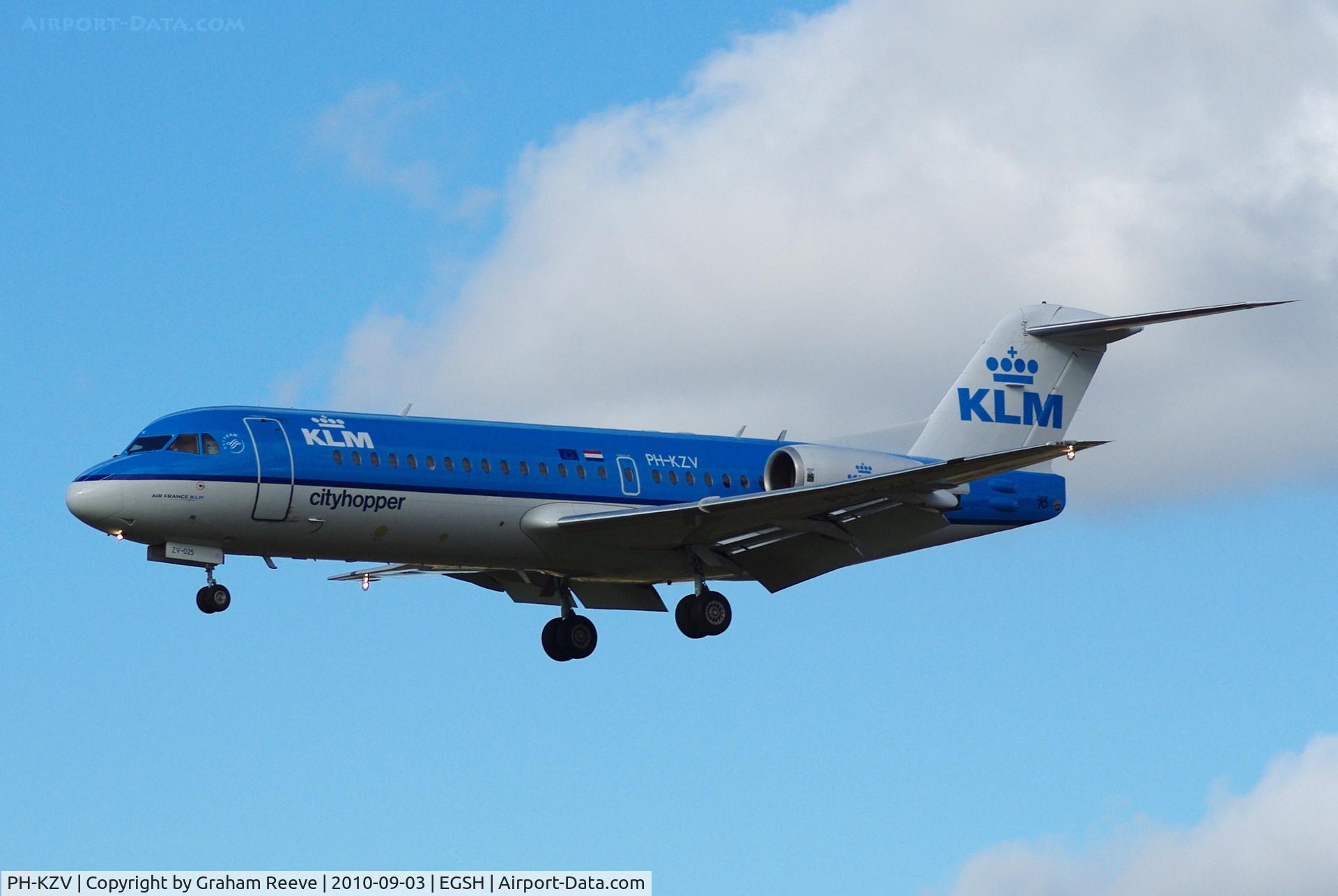 PH-KZV, 1995 Fokker 70 (F-28-0070) C/N 11556, Landing at Norwich.