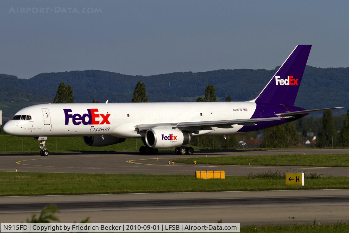 N915FD, 1988 Boeing 757-236 C/N 24120, taxying to the active