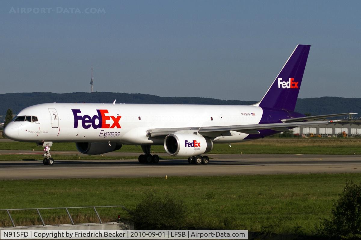 N915FD, 1988 Boeing 757-236 C/N 24120, backtrack for departure