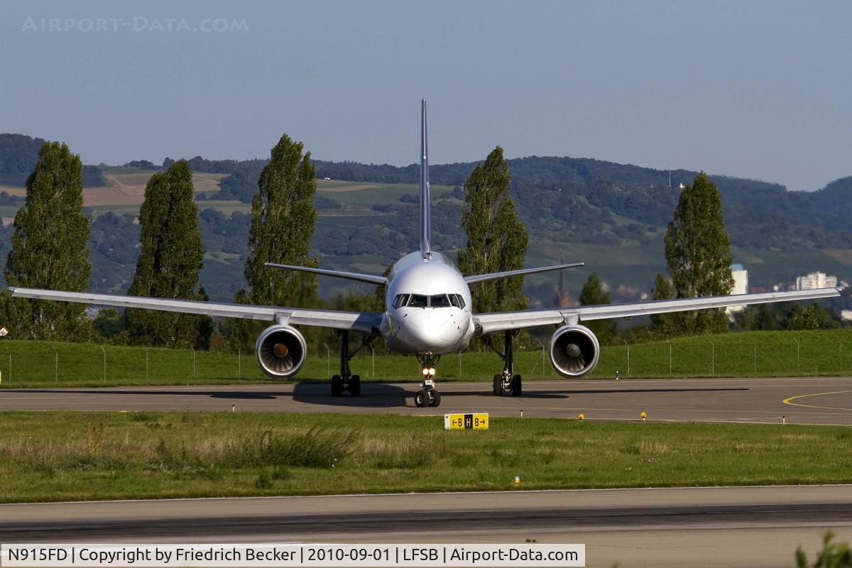 N915FD, 1988 Boeing 757-236 C/N 24120, taxying to the active