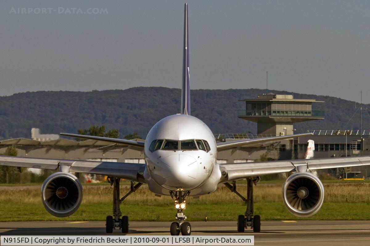 N915FD, 1988 Boeing 757-236 C/N 24120, taxying to the active