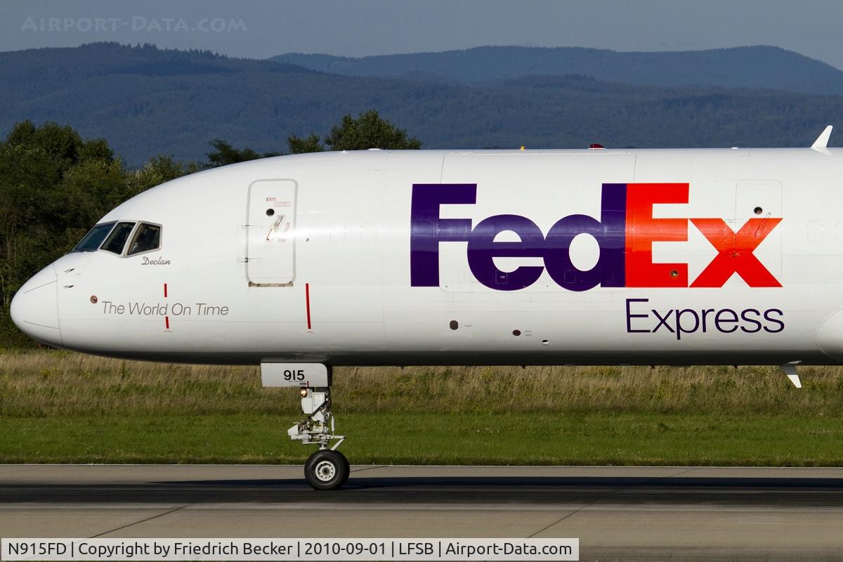 N915FD, 1988 Boeing 757-236 C/N 24120, backtrack for departure