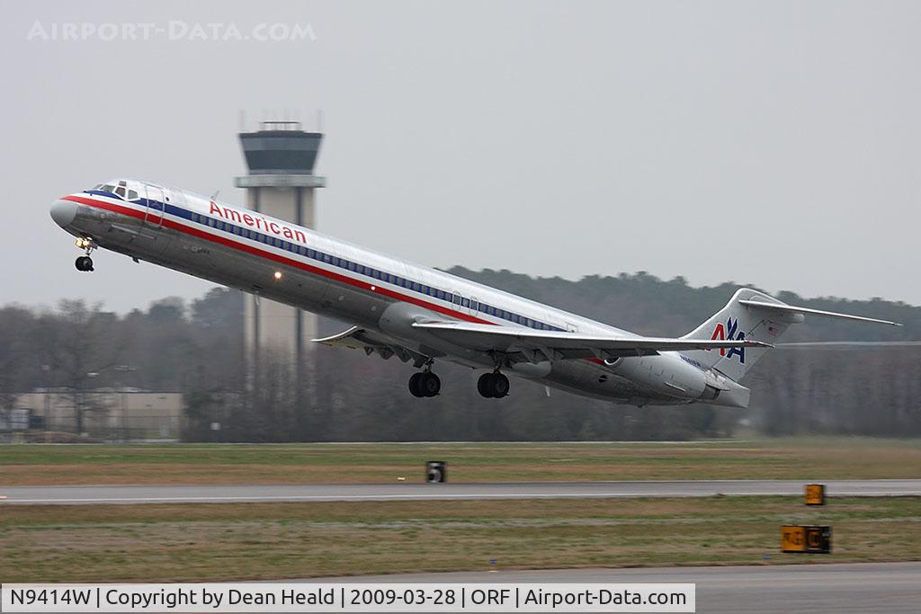 N9414W, 1995 McDonnell Douglas MD-83 (DC-9-83) C/N 53189, American Airlines N9414W (FLT AAL1051) departing RWY 5 en route to Dallas/Fort Worth Int'l (KDFW) in lousy weather conditions.