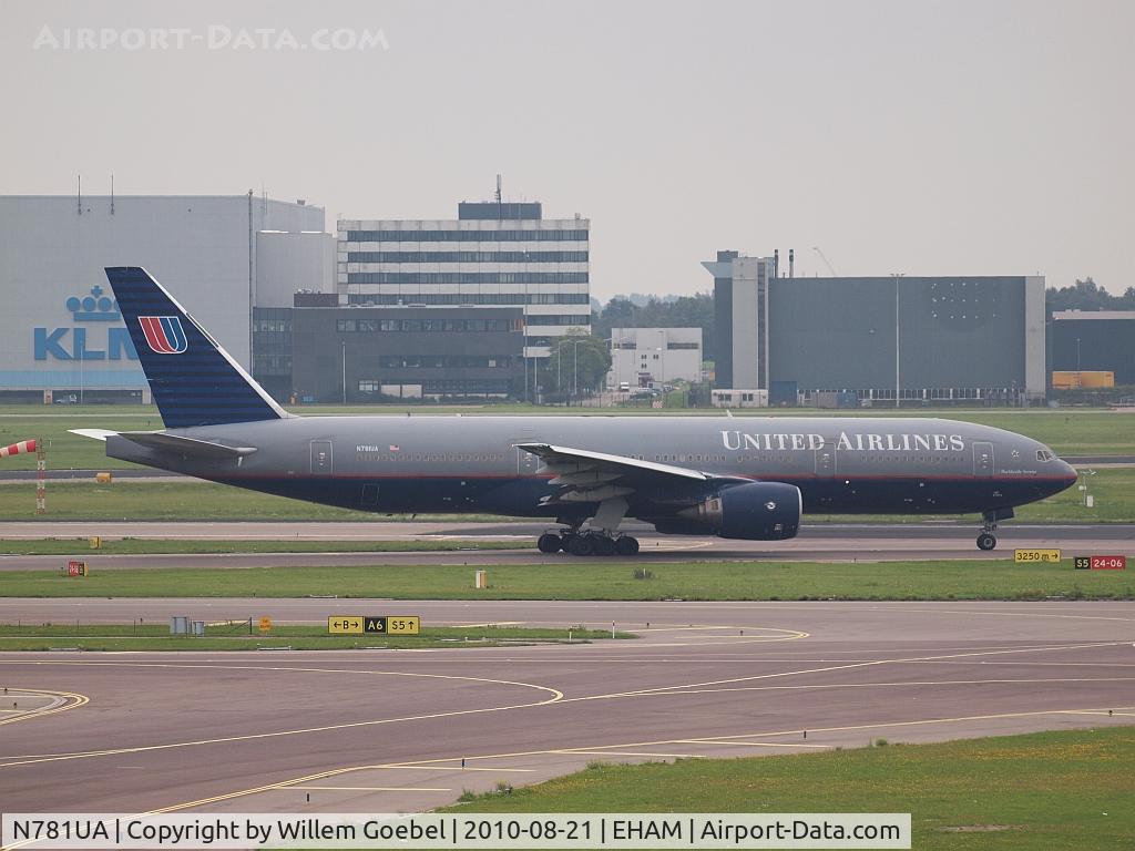 N781UA, 1996 Boeing 777-222 C/N 26945, Ready for take off