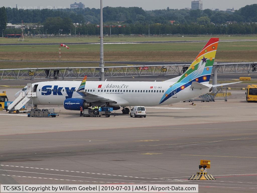 TC-SKS, 2001 Boeing 737-83N C/N 32348, Repair for flat tyres on the platform