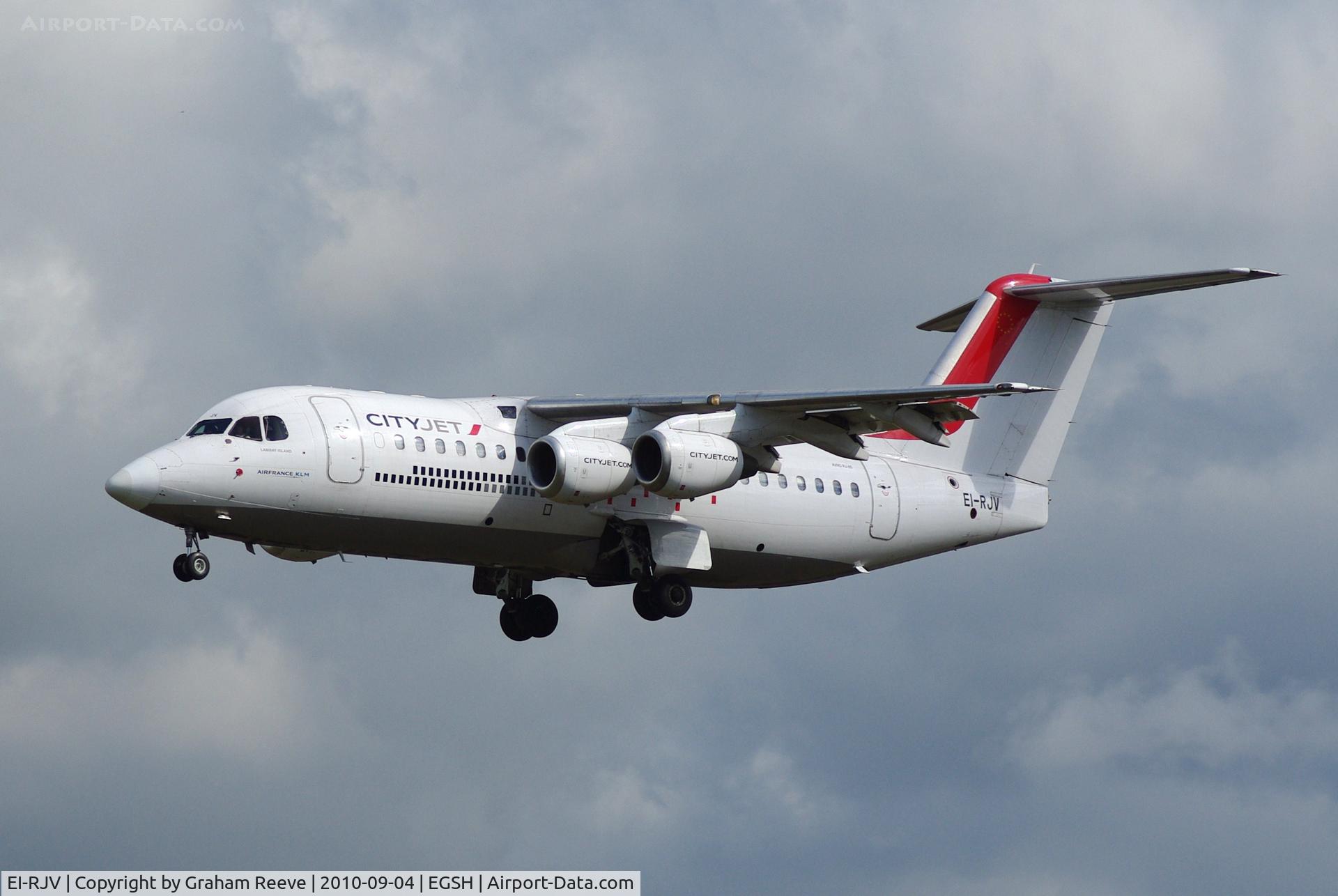 EI-RJV, 2000 British Aerospace Avro 146-RJ85A C/N E2370, Landing at Norwich.