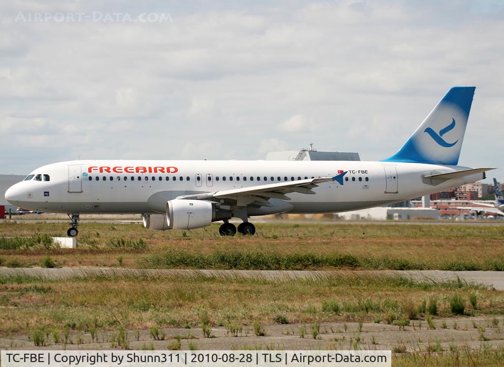 TC-FBE, 1990 Airbus A320-212 C/N 132, Taxiing holding point rwy 32R for departure...