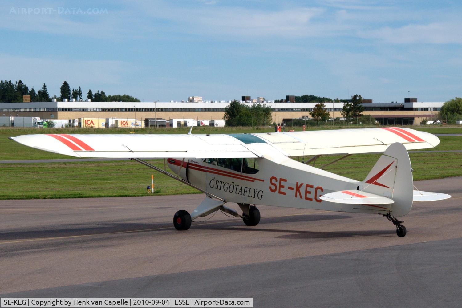 SE-KEG, 1952 Piper PA-18-150 Cub Super Cub C/N 18-1415, Piper Cub used for towing adds by Östgötaflyg from Linköping City airport.