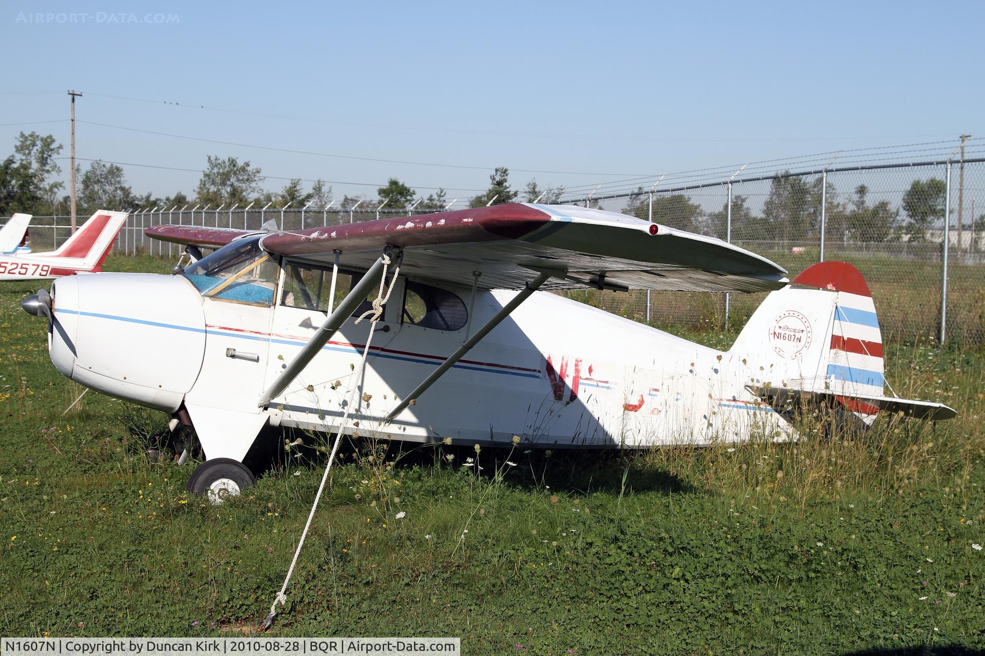 N1607N, 1946 Funk B85C C/N 392, This Funk could use a little TLC and be brought in from the harsh elements of Buffalo, NY