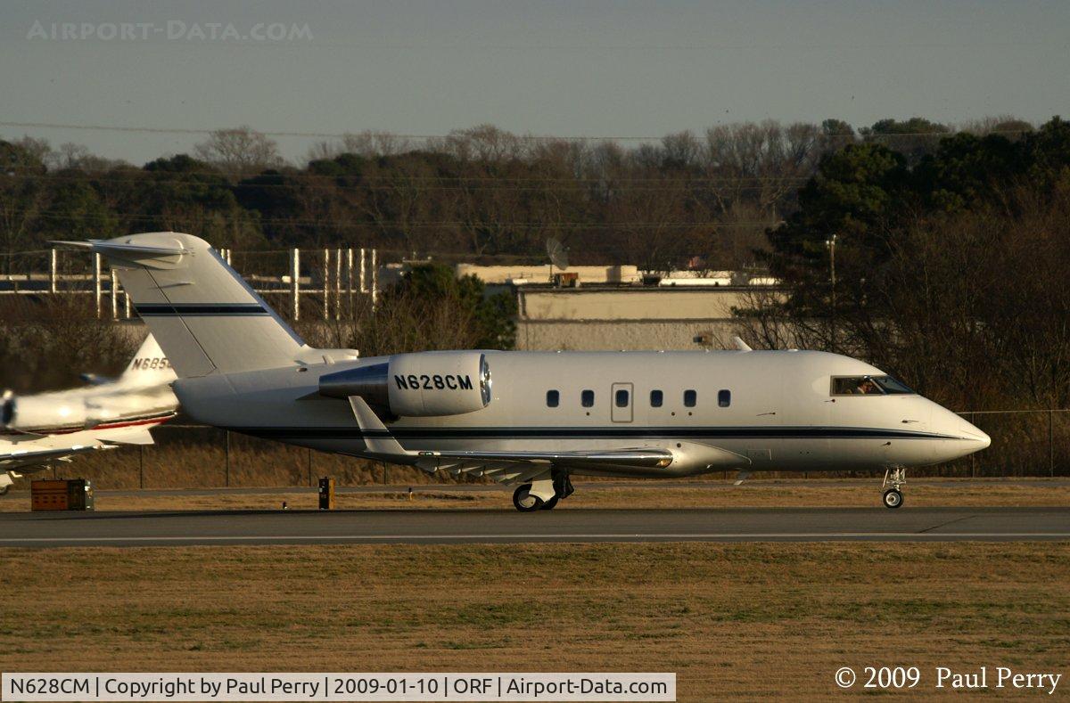 N628CM, 1986 Canadair 601 Challenger C/N 3062, CL-600 lining up on the Active