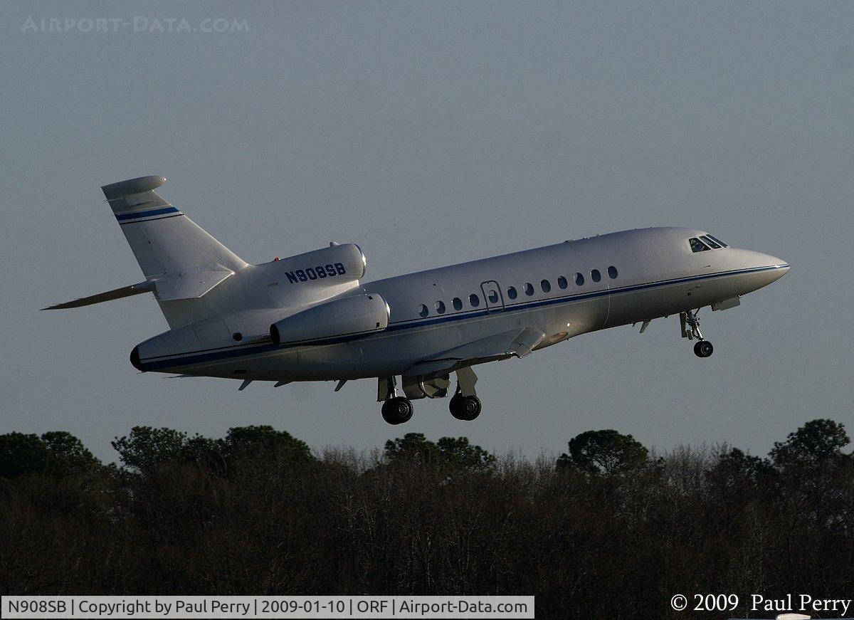 N908SB, 2000 Dassault Falcon 900EX C/N 81, Cleaning up, as she departs