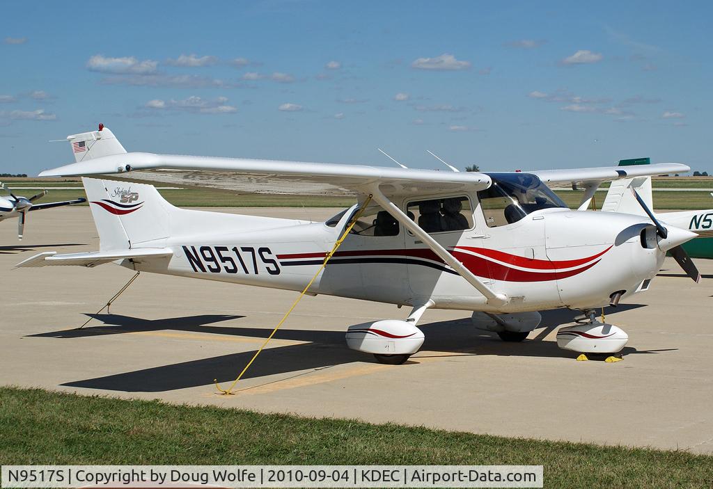N9517S, 1998 Cessna 172S C/N 172S8011, Tied down near the Decatur tower.