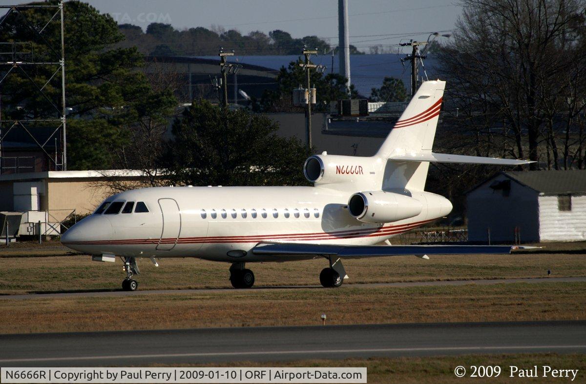 N6666R, 2001 Dassault Falcon 900EX C/N 102, Taxiing down to hold for a bit