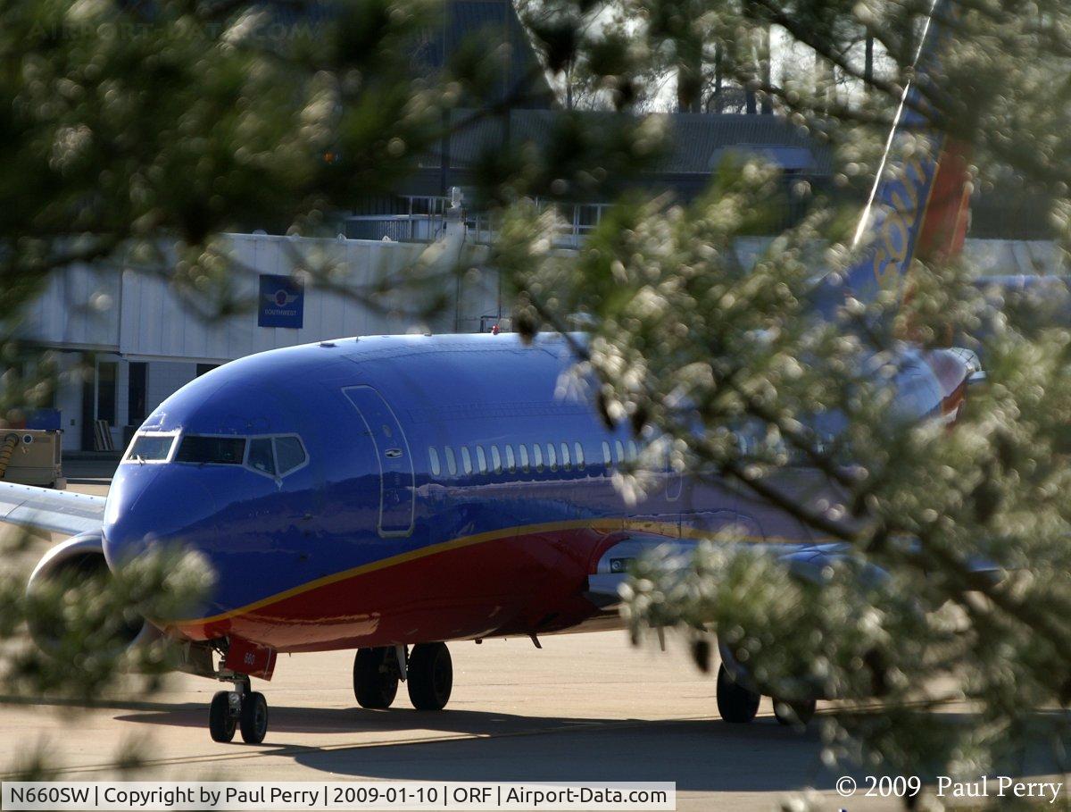 N660SW, 1985 Boeing 737-301 C/N 23230, A little hidden...