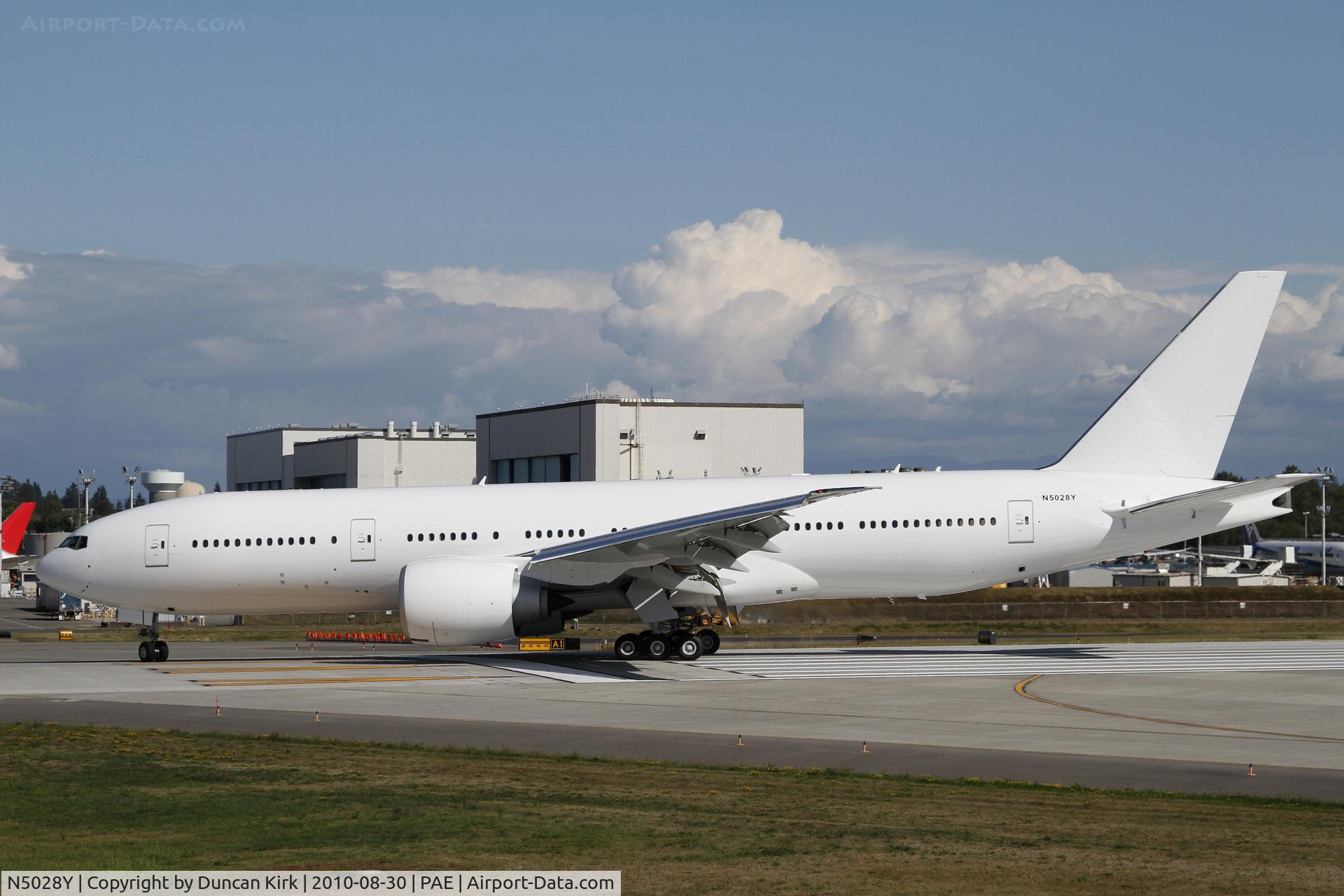N5028Y, 2010 Boeing 777-2KQ/LR C/N 40753, All white B.777
