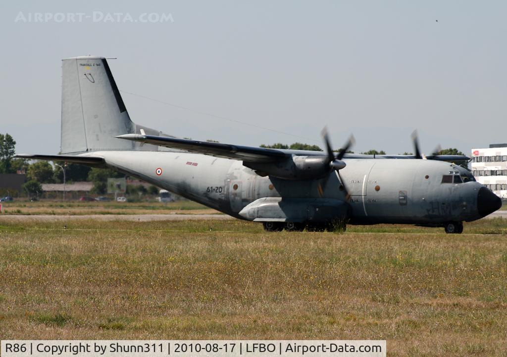 R86, Transall C-160R C/N 86, Taxiing to the military area...