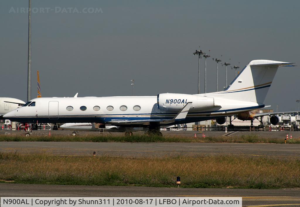 N900AL, 2006 Gulfstream Aerospace GIV-X (G450) C/N 4048, Parked at the General Aviation area...