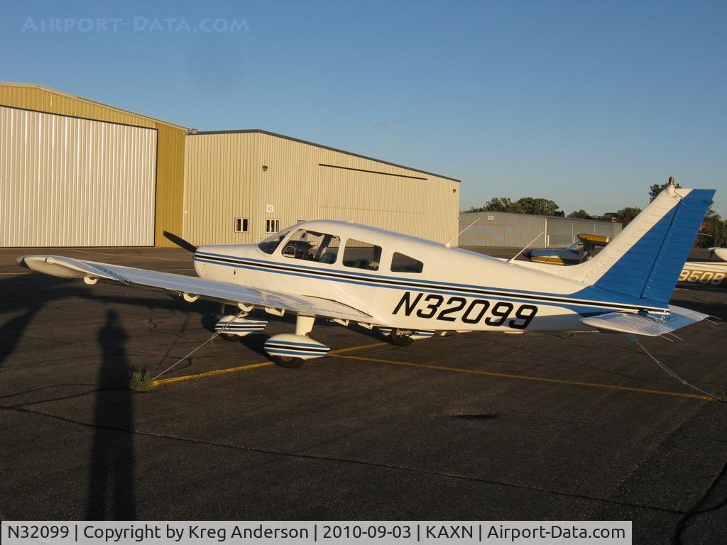 N32099, 1974 Piper PA-28-151 C/N 28-7515068, Piper PA-28-151 Cherokee on the line.