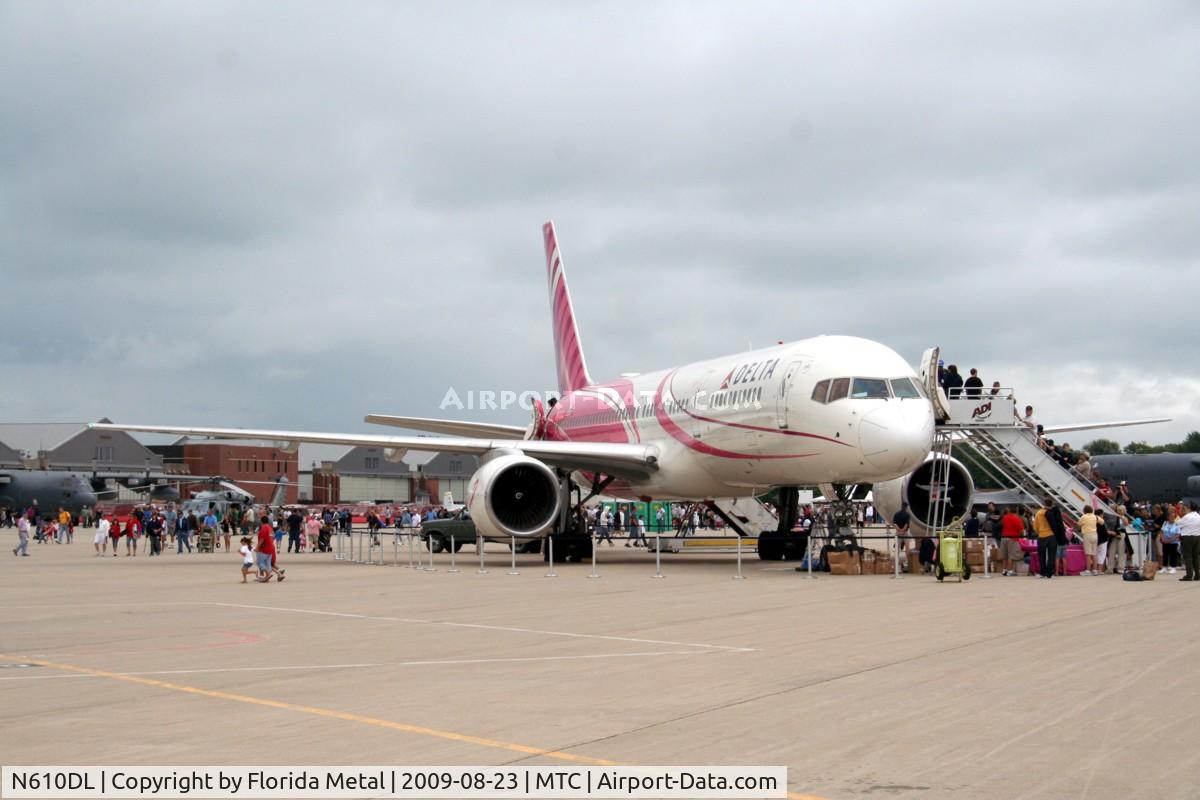 N610DL, 1985 Boeing 757-232 C/N 22817, Pink Plane