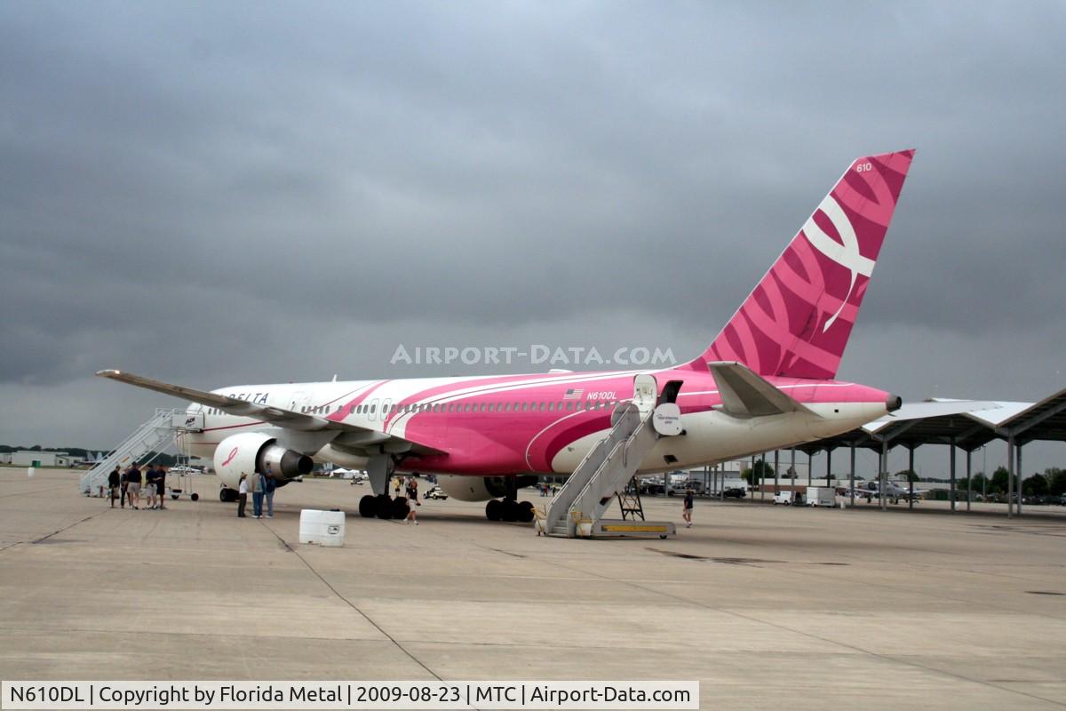 N610DL, 1985 Boeing 757-232 C/N 22817, pink plane