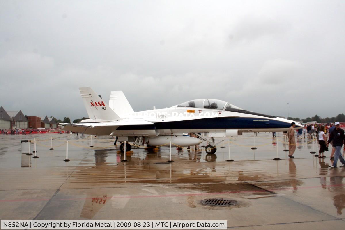 N852NA, McDonnell Douglas F/A-18B Hornet C/N 161217, NASA F-18