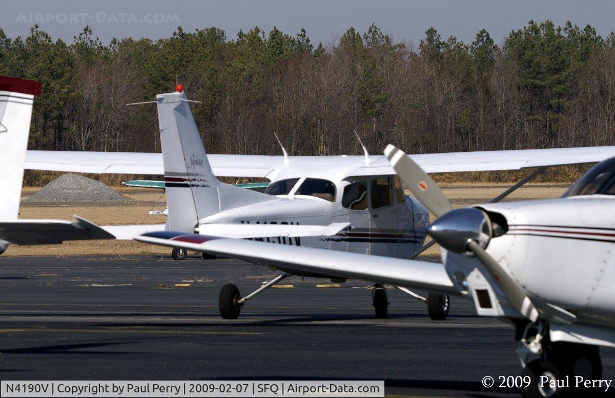 N4190V, 1998 Cessna 172R C/N 17280626, Taxiing away from the somewhat crowded ramp
