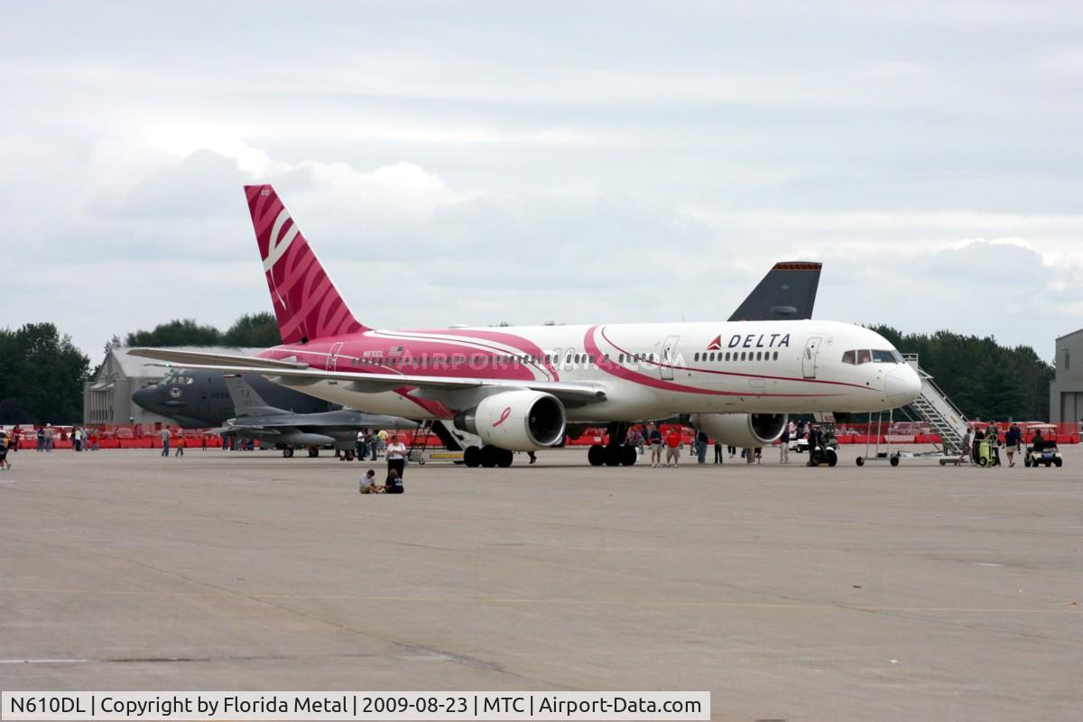 N610DL, 1985 Boeing 757-232 C/N 22817, Pink Plane