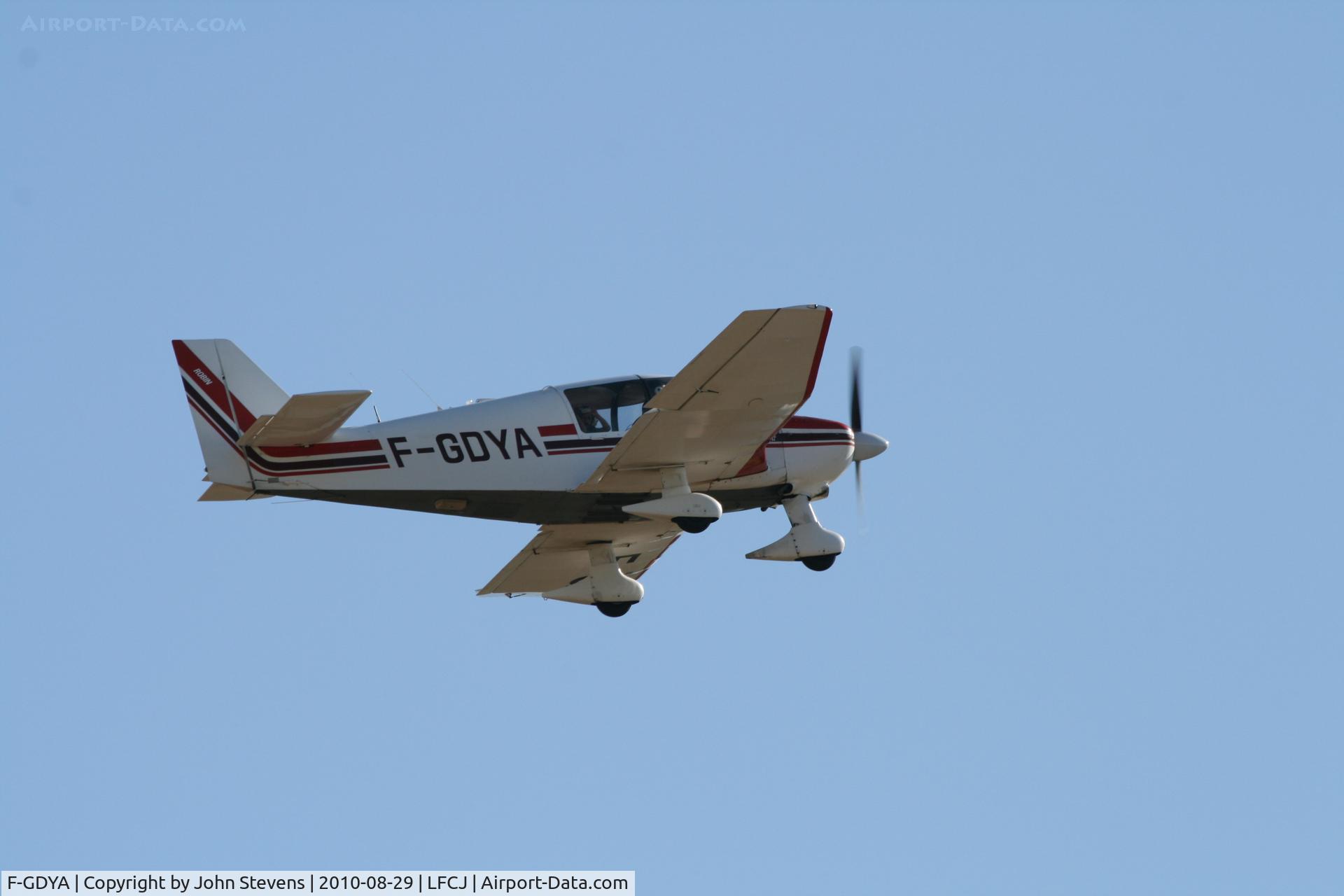 F-GDYA, Robin DR-400-180 Regent C/N 1639, Departing LFCJ runway 14