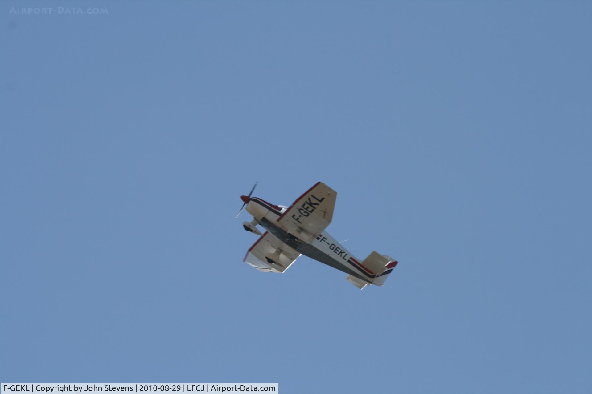 F-GEKL, Robin DR-400-120 C/N 1736, Kilo Lima departing Jonzac piste quatorze.