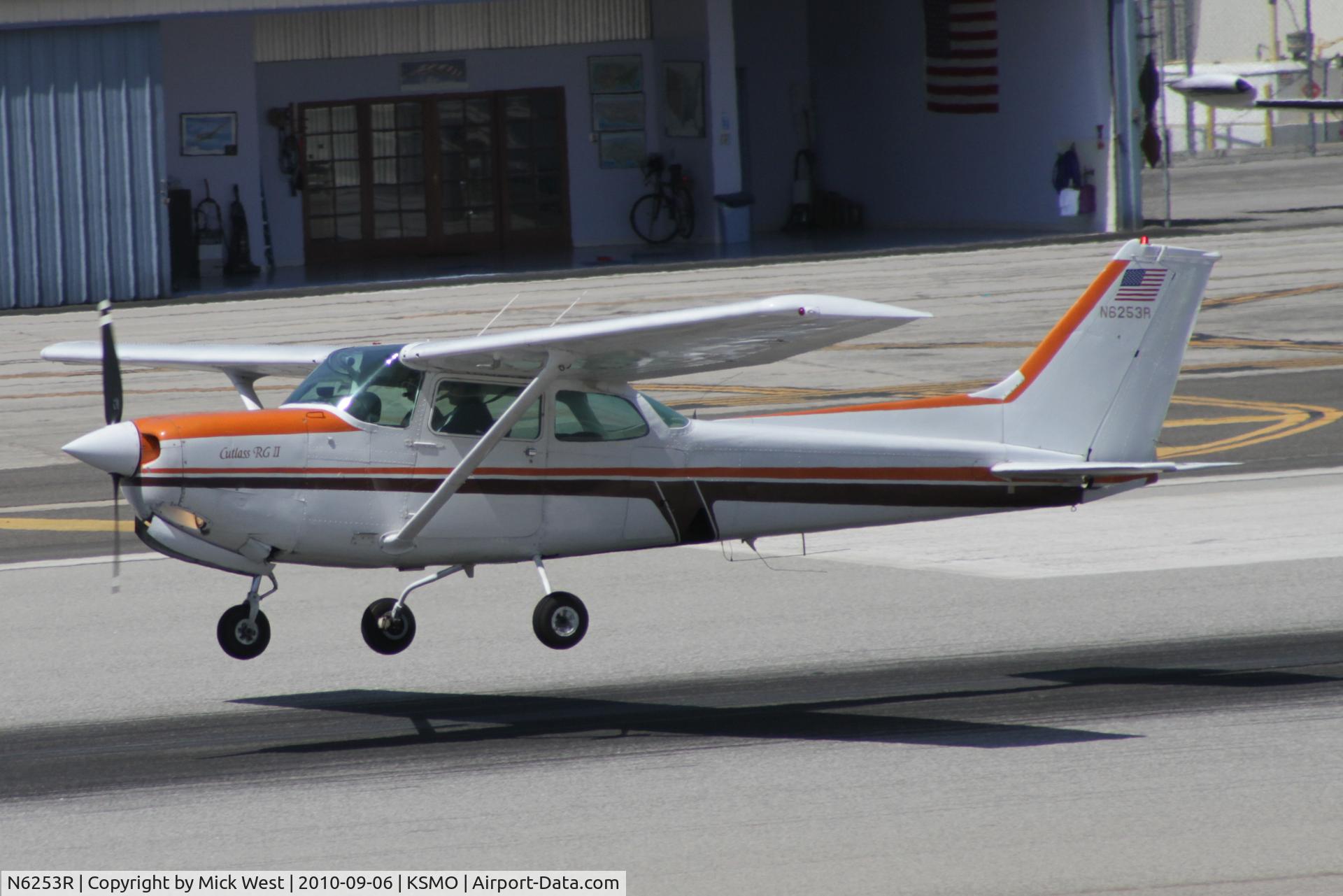 N6253R, Cessna 172RG Cutlass RG C/N 172RG0125, Landing SMO