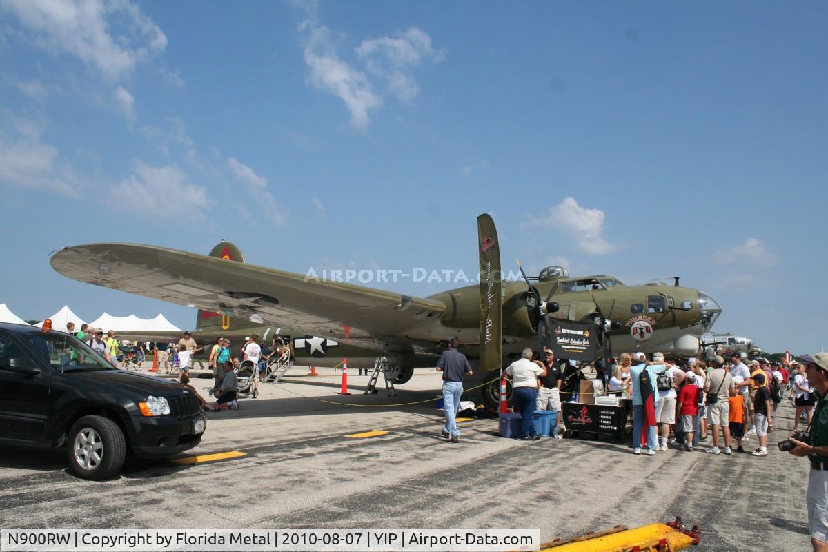 N900RW, 1944 Boeing B-17G Flying Fortress C/N 8627, Thunderbird