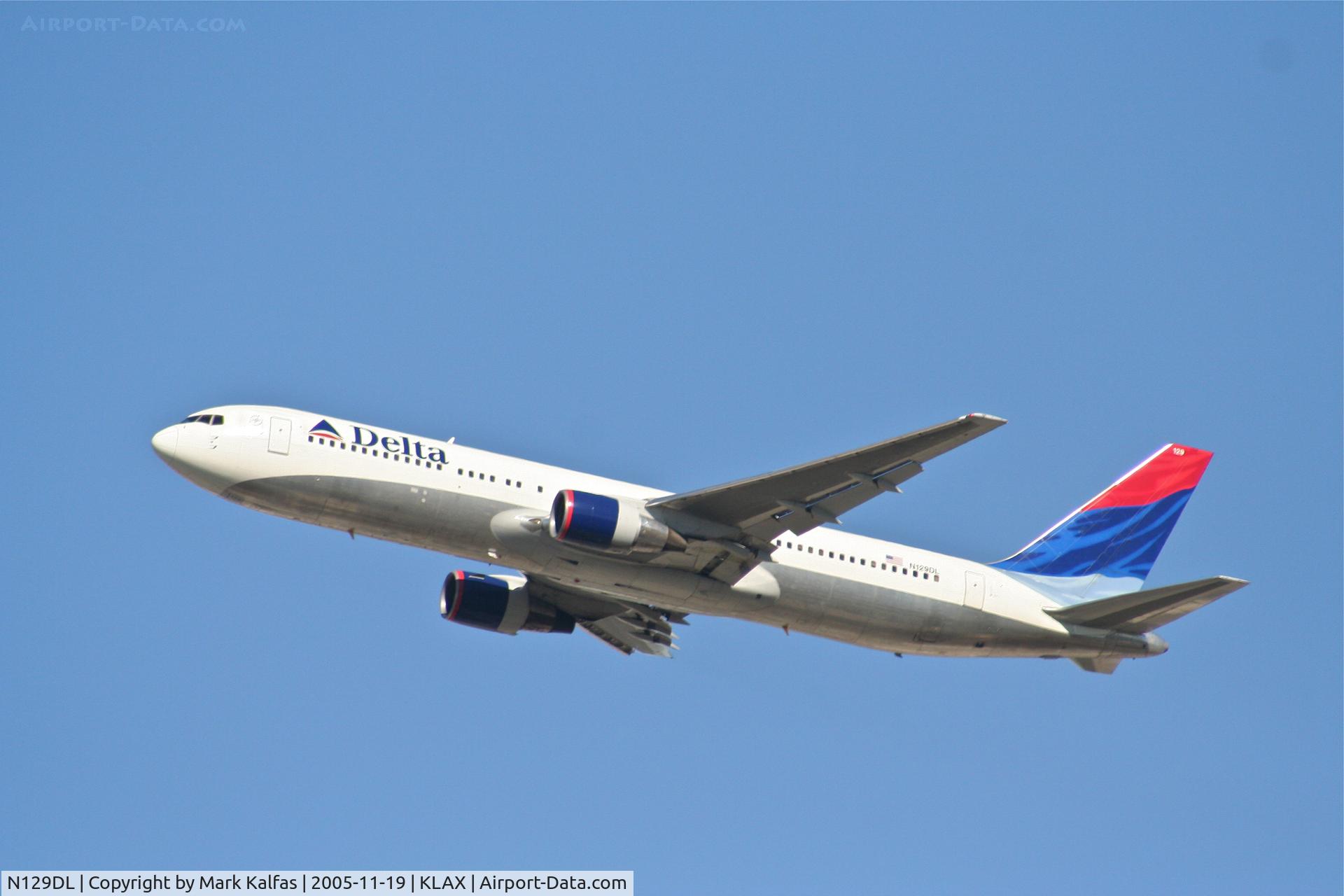 N129DL, 1988 Boeing 767-332 C/N 24079, Delta Airlines Boeing 767-332, N129DL departing 25R KLAX.