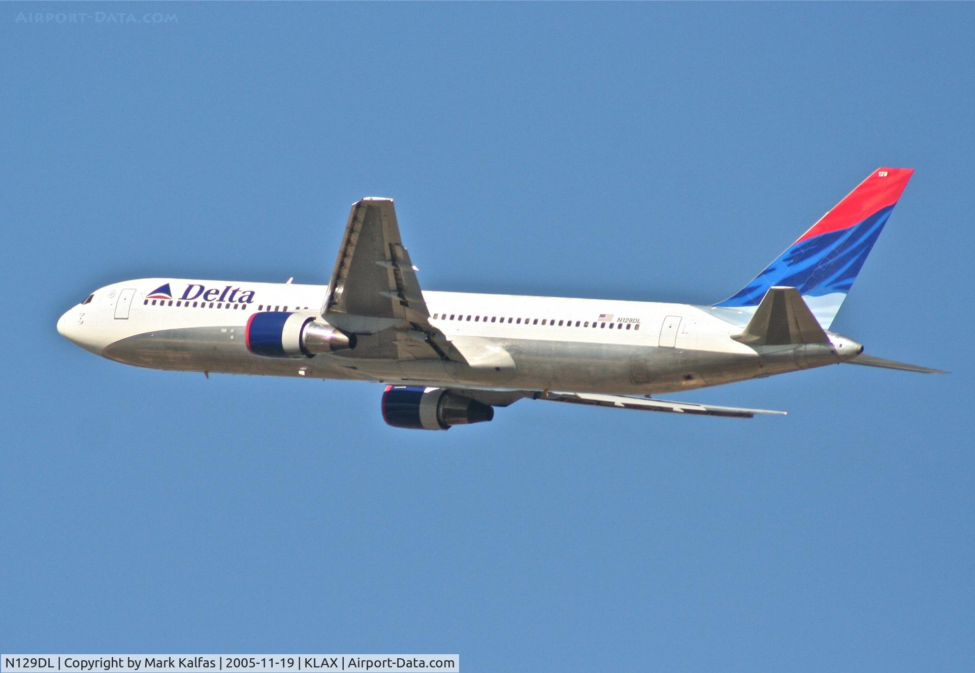N129DL, 1988 Boeing 767-332 C/N 24079, Delta Airlines Boeing 767-332, N129DL departing 25R KLAX.