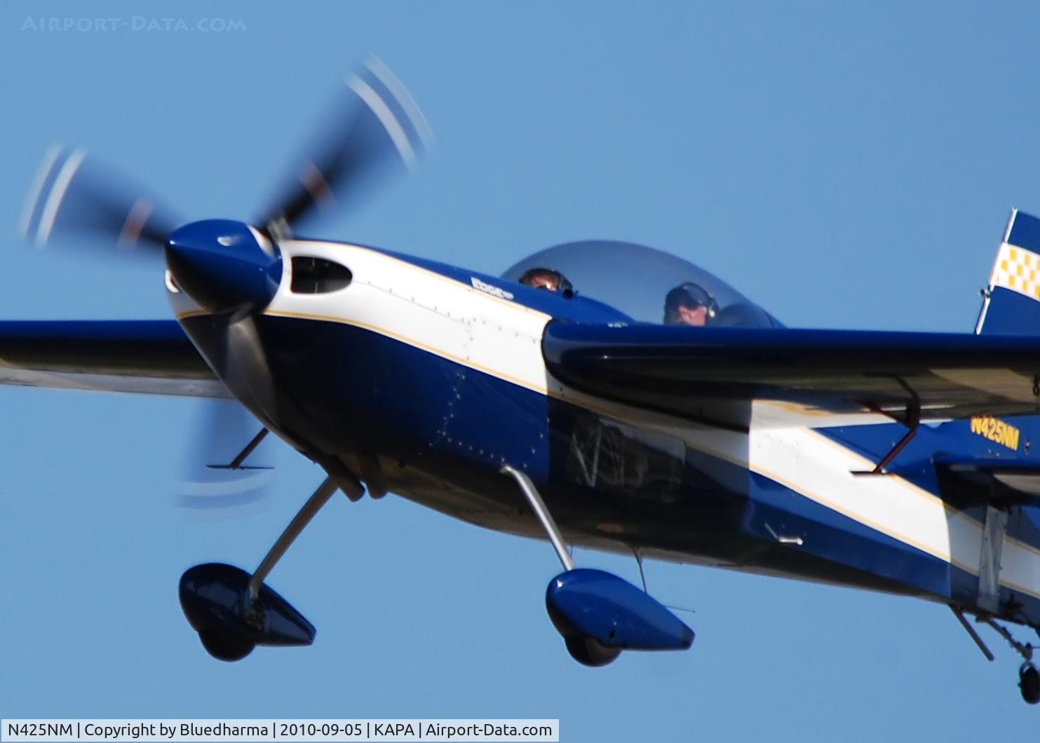 N425NM, 2000 Zivko Edge 540-T C/N 0011, On approach to 17L.