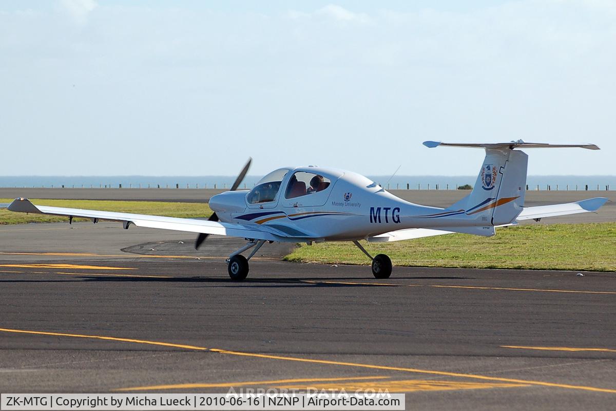 ZK-MTG, Diamond DA-40 Diamond Star C/N 40.998, At New Plymouth