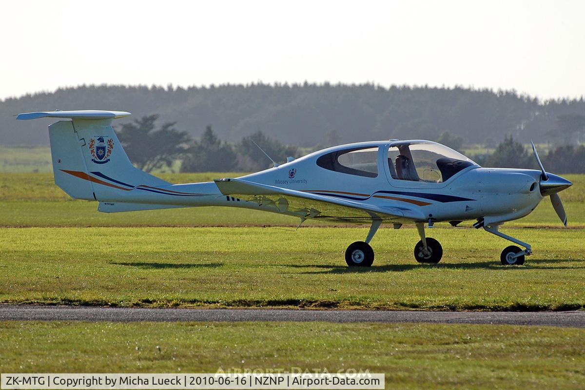 ZK-MTG, Diamond DA-40 Diamond Star C/N 40.998, At New Plymouth
