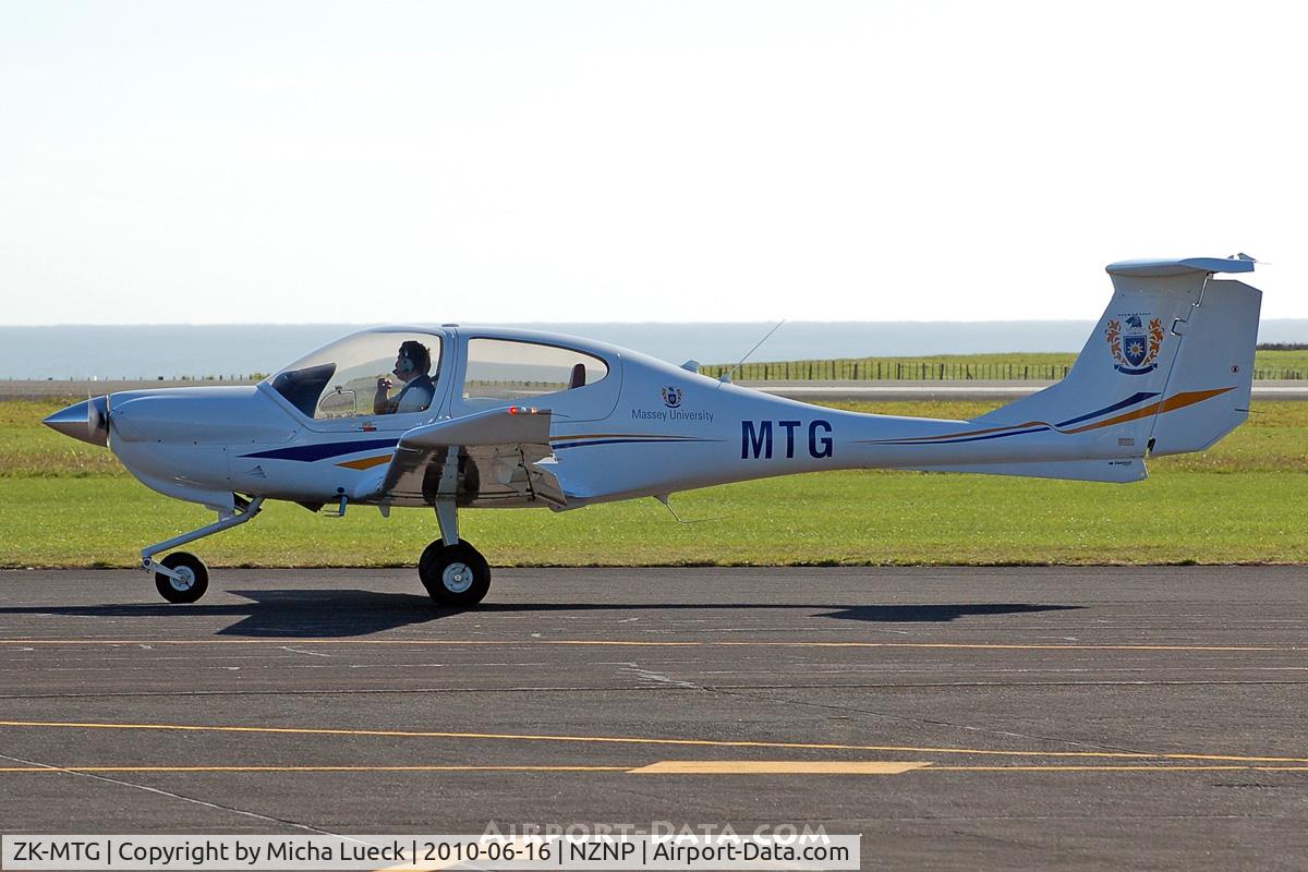ZK-MTG, Diamond DA-40 Diamond Star C/N 40.998, At New Plymouth