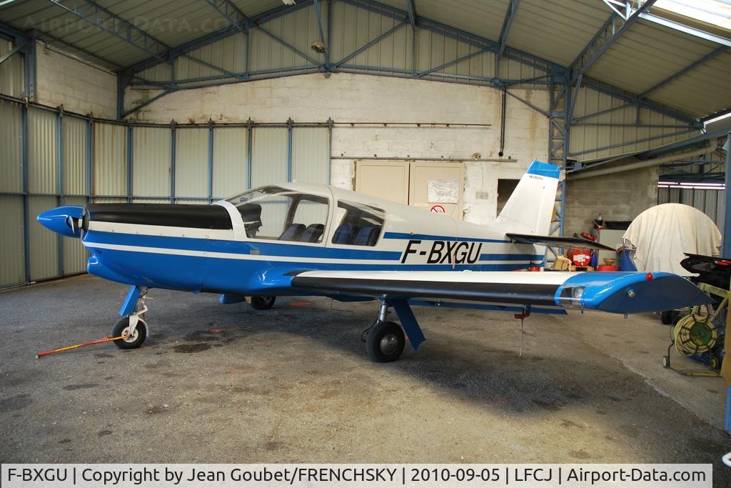 F-BXGU, Robin HR-100-250TR President C/N 546, au frais dans le hangar