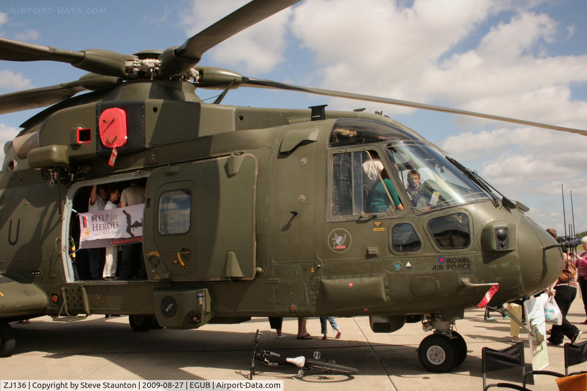 ZJ136, Westland Merlin HC.3 C/N 50191, Taken at RAF Benson Families Day, August 2009