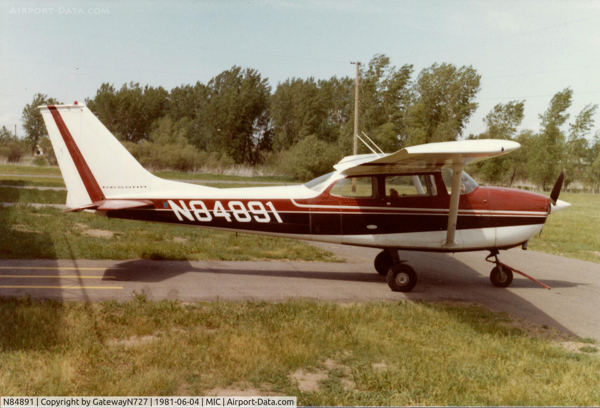 N84891, 1969 Cessna 172K Skyhawk C/N 17258656, North Hennipen Flying Club.