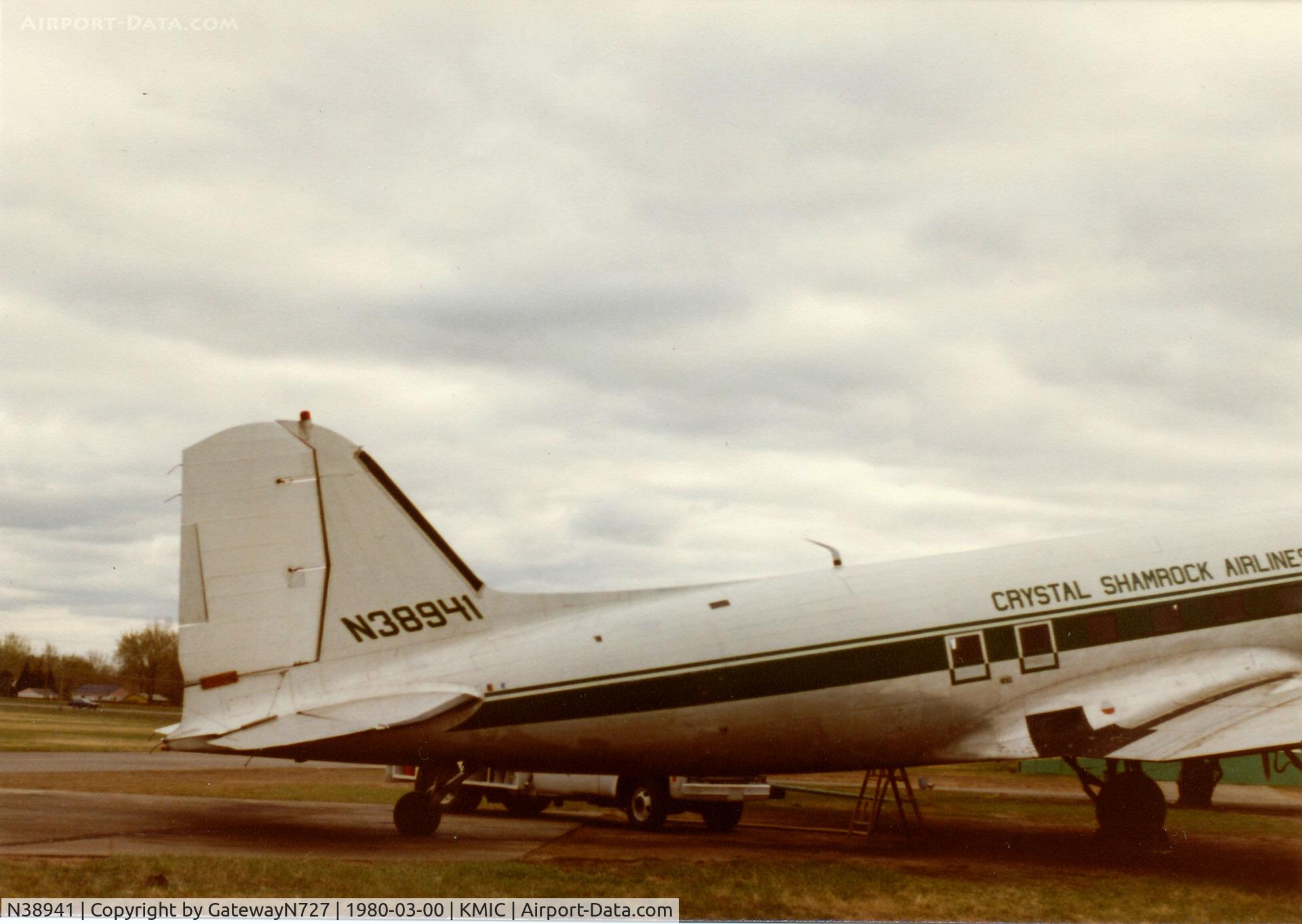 N38941, Douglas DC-3-G202A C/N 6332, Crystal Shamrock Airlines