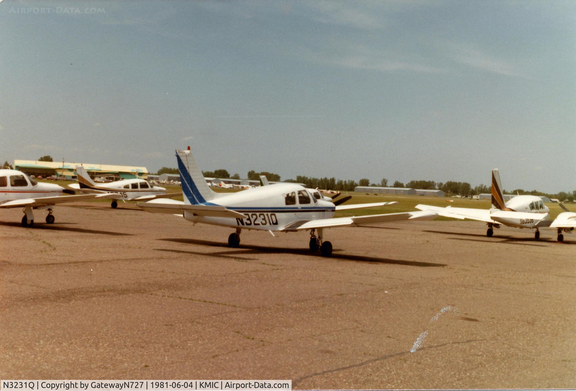 N3231Q, 1977 Piper PA-28-140 C/N 28-7725220, Thunderbird Aviation ramp.