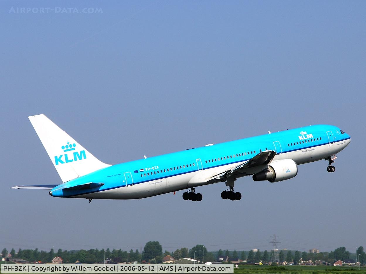 PH-BZK, 1997 Boeing 767-306 C/N 27614, Take off of the 