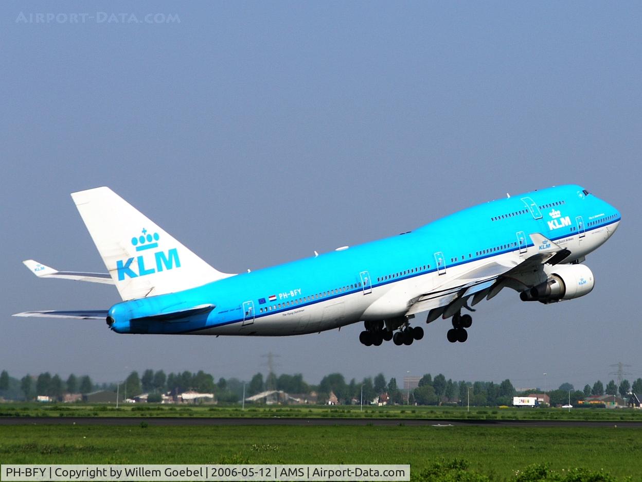 PH-BFY, 2002 Boeing 747-406BC C/N 30455, Take off of the 
