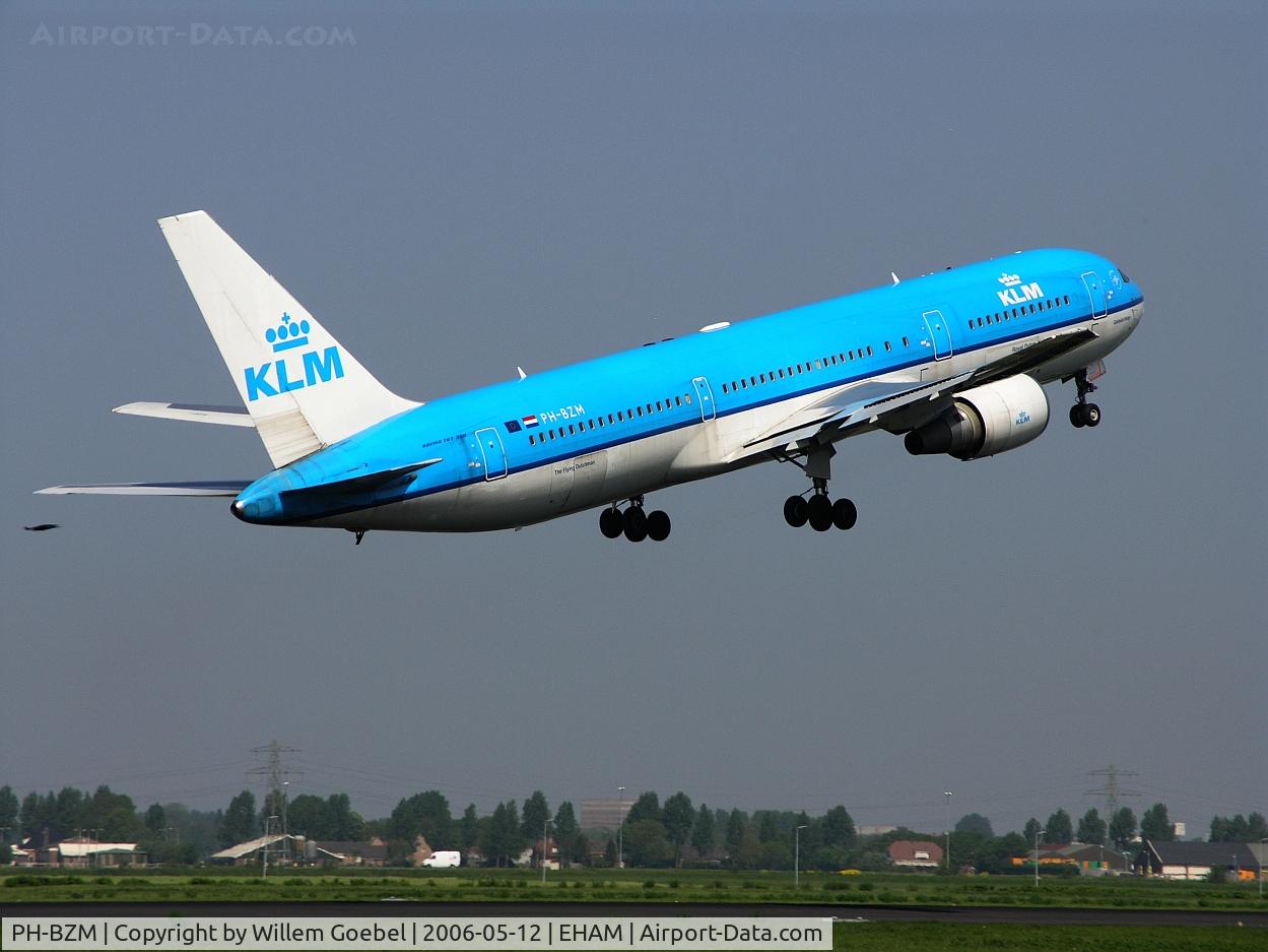 PH-BZM, 1999 Boeing 767-306/ER C/N 28884, Take off of the 