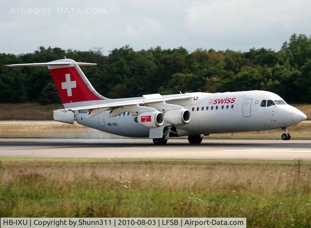 HB-IXU, 1995 British Aerospace Avro 146-RJ100 C/N E3276, Landing rwy 16