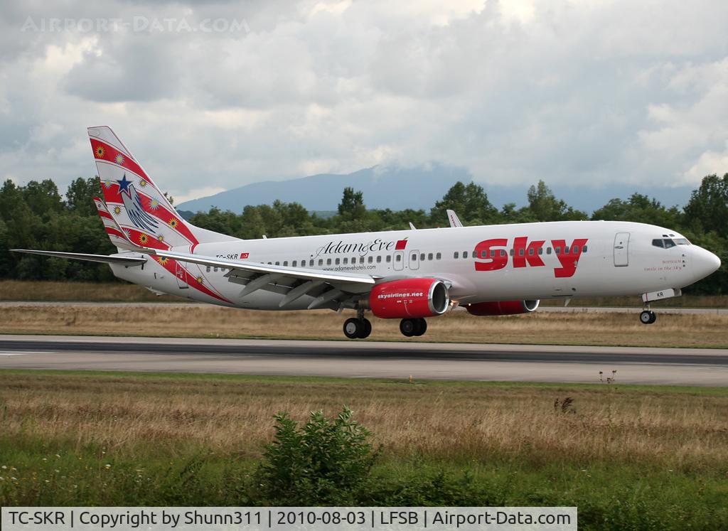 TC-SKR, 2001 Boeing 737-83N C/N 32576, Landing rwy 16 with additional 'Adam & Eve' titles