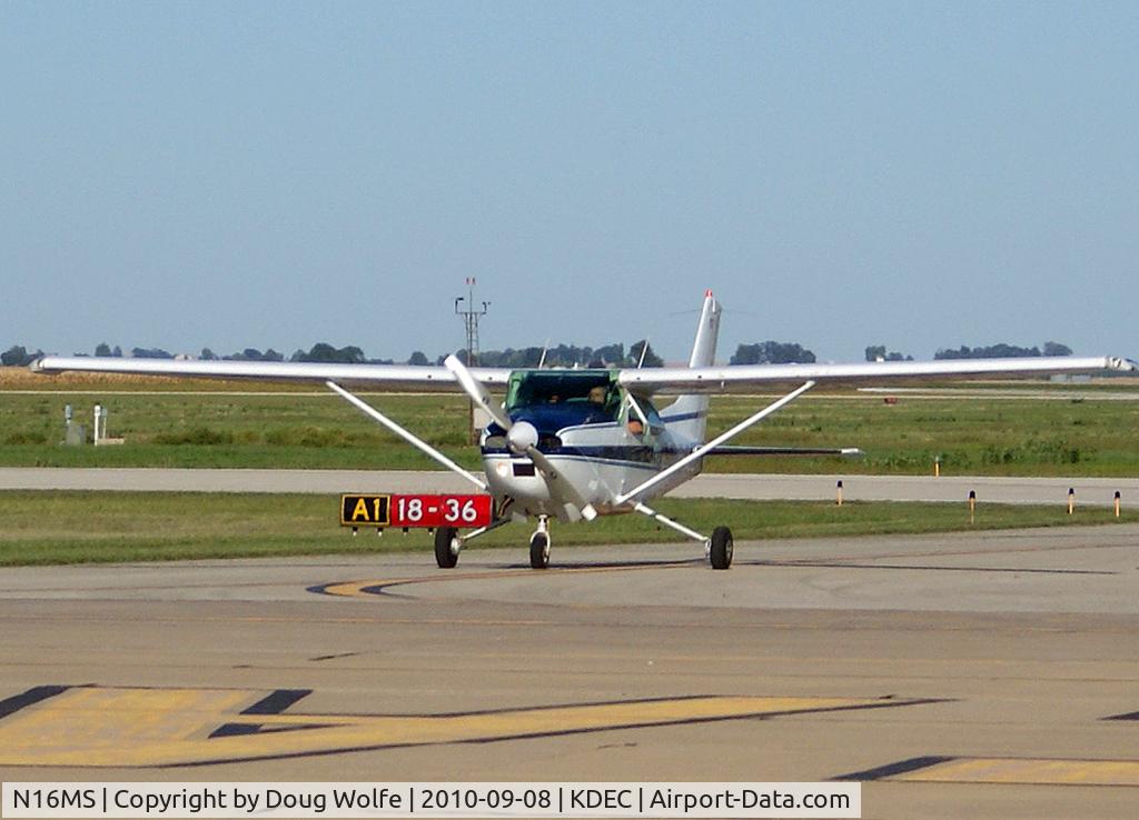 N16MS, 1979 Cessna 182Q Skylane C/N 18267267, Arriving in Decatur, Illinois