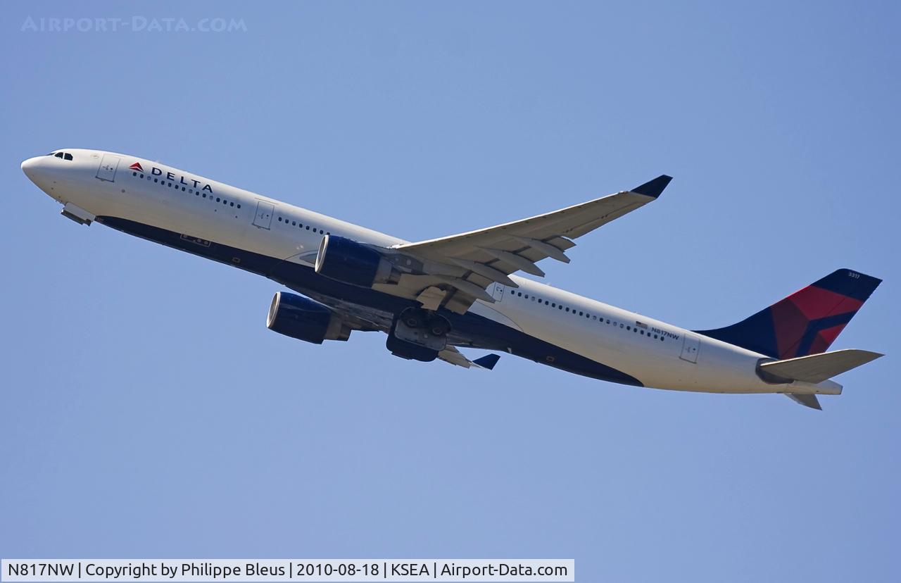 N817NW, 2007 Airbus A330-323 C/N 0843, Taking off from rwy 32L. Gear doors still open. Ex-Northwest plane off course.
